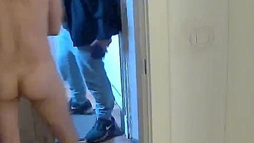 boy flashed his boner to the delivery guy and invites him in for some hot fun - FULL VERSION