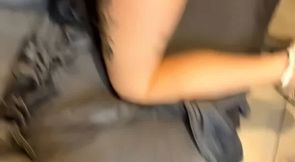 tape dans mes  fesses gicle sur moi