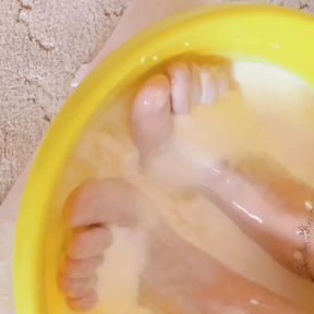 milk foot bath - beauty care- footfetishfashion