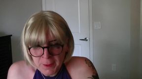 Trans hottie Xylah Dee sneezes hard from chhinkni powder face gets ruined