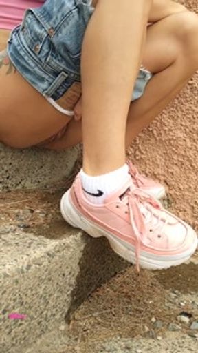 Girly pee in the city center