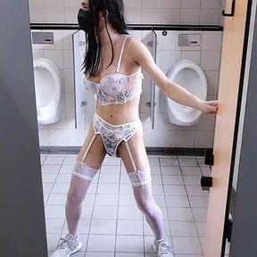 School Dare!!! Exhibitionist Gina fuck herself in men&#039;s room