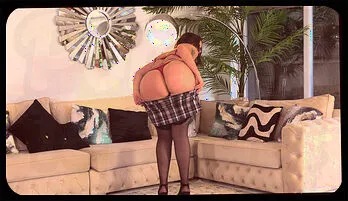 Savannah Goddess Gets Down Under: Natural Hairy MILF Masturbation