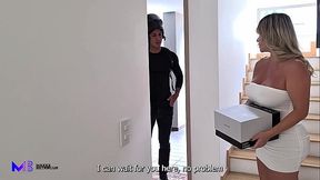 Colombian blonde pays a delivery guy with sex - Max Betancur and Tatiana Alvarez