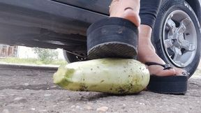 Angelin crushes and tramples with flip-flops and bare feet Big vegetable (1)