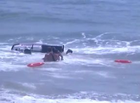 Double hot MILFs for deep pleasure of old pig