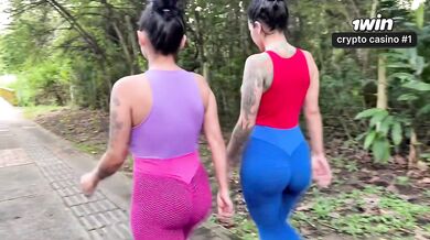 Cómo mi mejor amiga colombiana me hizo feliz con sexo anal XXX JeniferPlay