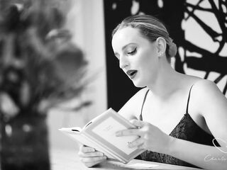 Ode to Hysterical Literature Featuring Charlie Forde, Amber Moore