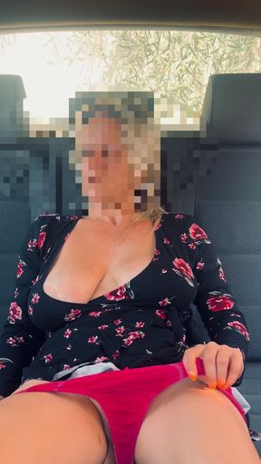 I Empty the Condom of a Sex Plan in My Whore's Pussy in My Car