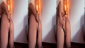 video a quatre patte en collant resille me mettant des fesse et ecartant mon...