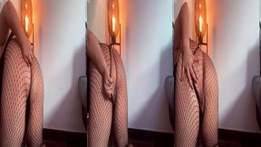 video a quatre patte en collant resille me mettant des fesse et ecartant mon...