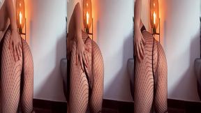 video a quatre patte en collant resille me mettant des fesse et ecartant mon...