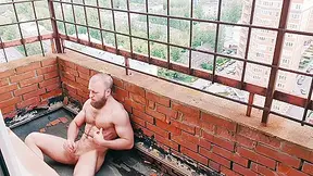 Muzhik Drochit Na Balkone 17-go Etazha Vo Vremya Karantina