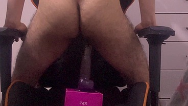 Me siento en una gran verga y disfruto