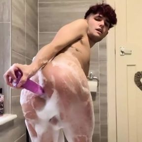 Insatiable twink Malachi Cooper dildo fucks his asshole