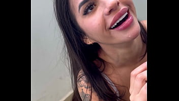 Negao da piroca grande me colocou pra mamar e depois me fodeu muito
