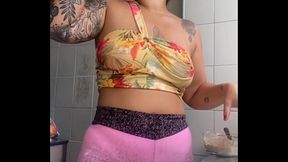 Mostrando minha buceta inchada na live