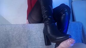 Ada wong uses Leon for sex, gives footjob, pounds oiled ass