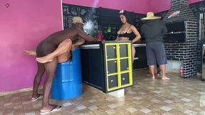 subrinha pega sua tia fodendo escondido com seu marido enquanto o tiu fica distraido na churrasqueira * bruna lopesxx *