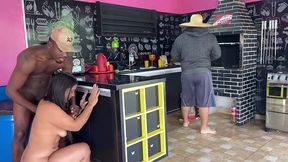 subrinha pega sua tia fodendo escondido com seu marido enquanto o tiu fica distraido na churrasqueira * bruna lopesxx *