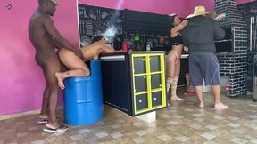 subrinha pega sua tia fodendo escondido com seu marido enquanto o tiu fica distraido na churrasqueira * bruna lopesxx *