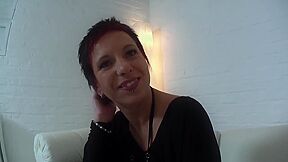 Milf Kim Und Der Riesen Dildo In Der Fotze