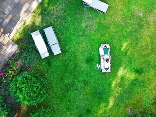 Mit der Drohne gefilmt: Heißer Rimjob im Garten - Marc trägt einen weißen String - Ich lecke seinen kleinen Arsch!