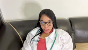 hermosa madrastra doctora debe de ayudar a su hijastro con su ereccion