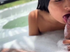 Colombian teenager Camila Mendez7 blows in public jacuzzi