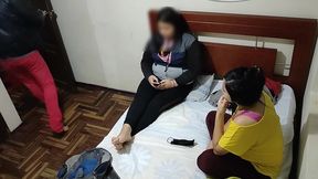 le fui infiel a mi esposa cuando su mejor amiga viene ala casa y se queda en la casa misma cama es una fantasia que todos los hombre queremos cumplir que buena cojida le di