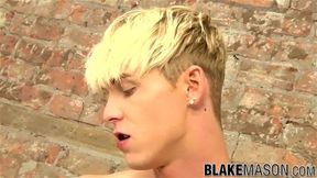 Skinny twinks Kris Blent and Eden Starr have anal sex