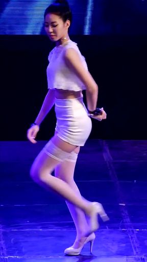 Curvy k-pop idol jiggles her thick ass in tight jeans