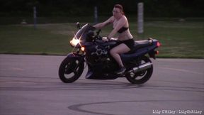 Bikini Sportbike Riding (wmv)