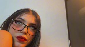 le gusta disfrazarse de secretaria sexy y a mi follarla en cuatro