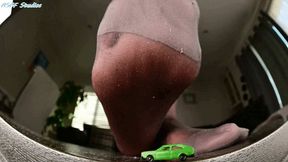 GIANT Latina crushes car flat under smelly hose - MOV