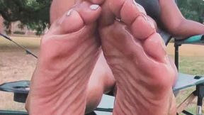 Ebony College Gamergirl Shows Off Her Big Wet Soles in Broad Daylight