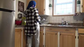 Syrian Housewife Gets Creampied By German Husband In The Kitchen