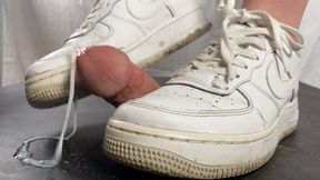 Black friday Special - Shoejob and sneaker fetish - A CBT and Shoejob Dream in well worn and dirty white Nike AF´s - no socks - Multicam - 4K