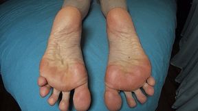 Big wrinkled soles close up (PFW)