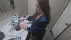 MILF neighbor needs pipes cleaned