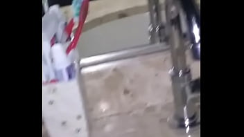Gordinho balan&ccedil_ando a benta ao som de funk