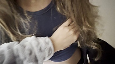 Me excita ver a mi empleada aspirando la casa y por eso termino haciendo las tijeras con ella y comiendole el coño