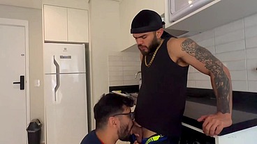 MARCOS GOIANO - FODENDO COM O GRINGO DOTADO COM FOME DE RABO - SEXO GAY SEM CAMISINHA COM BOY MUSCULOSO