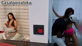 essa subrinha nao tem jeito mesmo sempre dando emcima do seu tiu escondido, mas dessa vez foi pega em flagrante e sua tia nao a perduou mandou botar no cuzinho dela