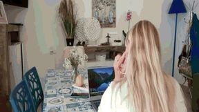 Ear play MP4(1280x720)FHD