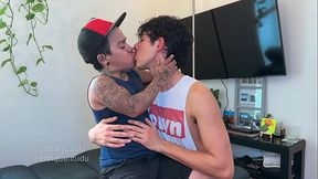 Tiny guy takes a massive cock - enriquemudu &amp_ adrianzuki