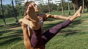 Amateur MILF gets deepthroat facefucked outside