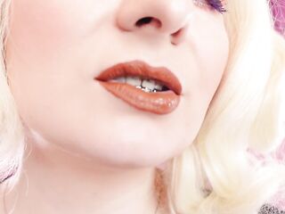 ASMR episode: lipstick, mesh gloves and sugar-plum