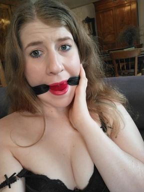 0065 - Sexting Salena whilst she gags and pleasure's herself