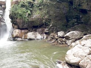 Estábamos en una excursión y me la llevé a un lugar donde no la pudieran escuchar para abusar de ella..